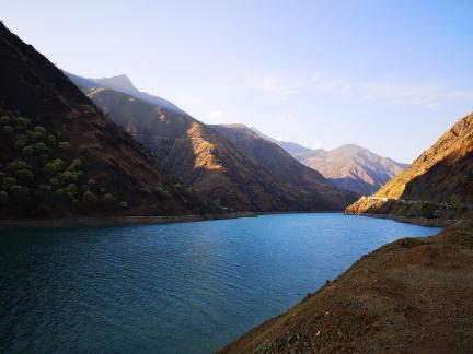 Mountains and waters intertwine 22