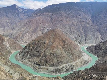 Mountains and waters intertwine 17