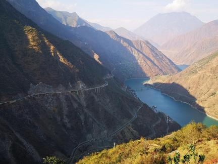 Mountains and waters intertwine 18