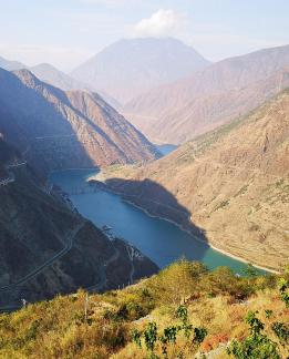 Mountains and waters intertwine 19