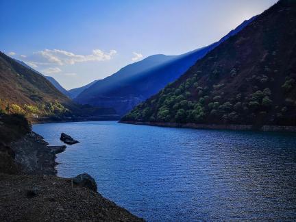 Mountains and waters intertwine 20