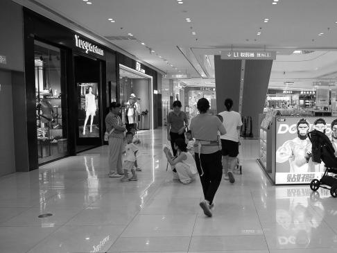 Strolling around the mall 23
