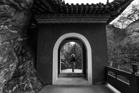 The gate of the mountain road 1