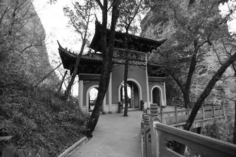 The gate of the mountain road 3