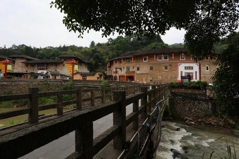 Round house and deep courtyard 8