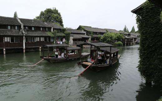 Singing on the green waves 32