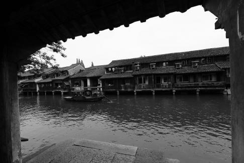 Singing on the green waves 28