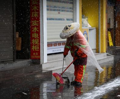 Snowflakes Dancing in the World 42