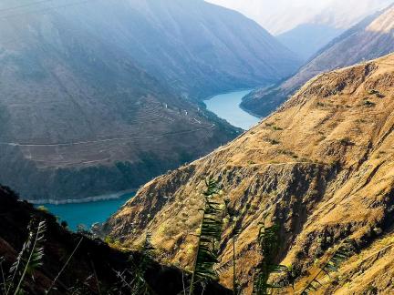 Mountains and waters intertwine 30