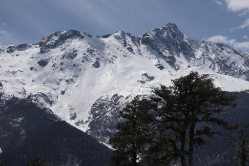 Snowy Peaks and Clear Clouds 6