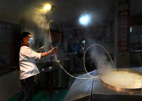A noodle in Huanglongxi