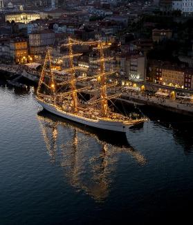 Porto Ship Vertical