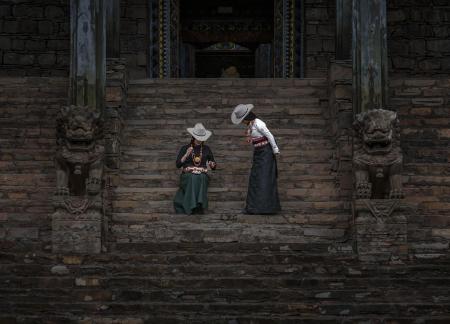 Two Tibetan girls