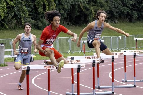 Hurdle Red leading 8