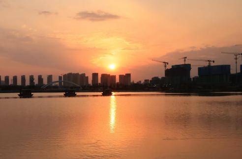 Sunrise over Donghu Lake