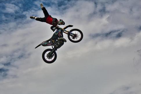 Airborne Motorbatics