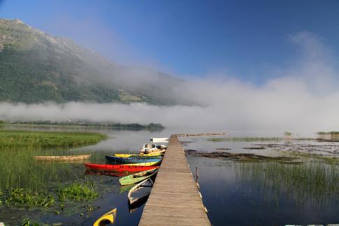 Foggy morning on the Plav lake