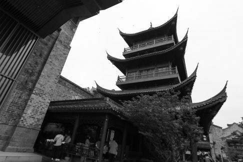 The eaves corner asks the sky 2