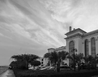 The order in front of the porch 2