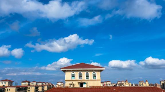 The clouds on the skyscraper 21