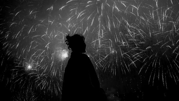 The silhouette under the fireworks2