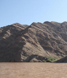 Turbid water and dangerous rocks 16